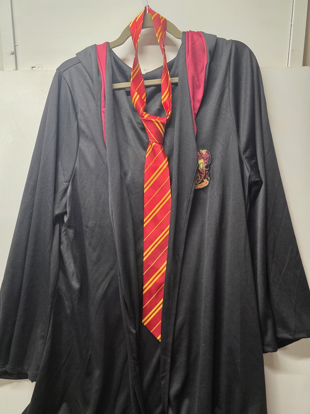 Harry Potter Gryffindor Adult Large Robe Costume Hooded Crest + Tie Amscan